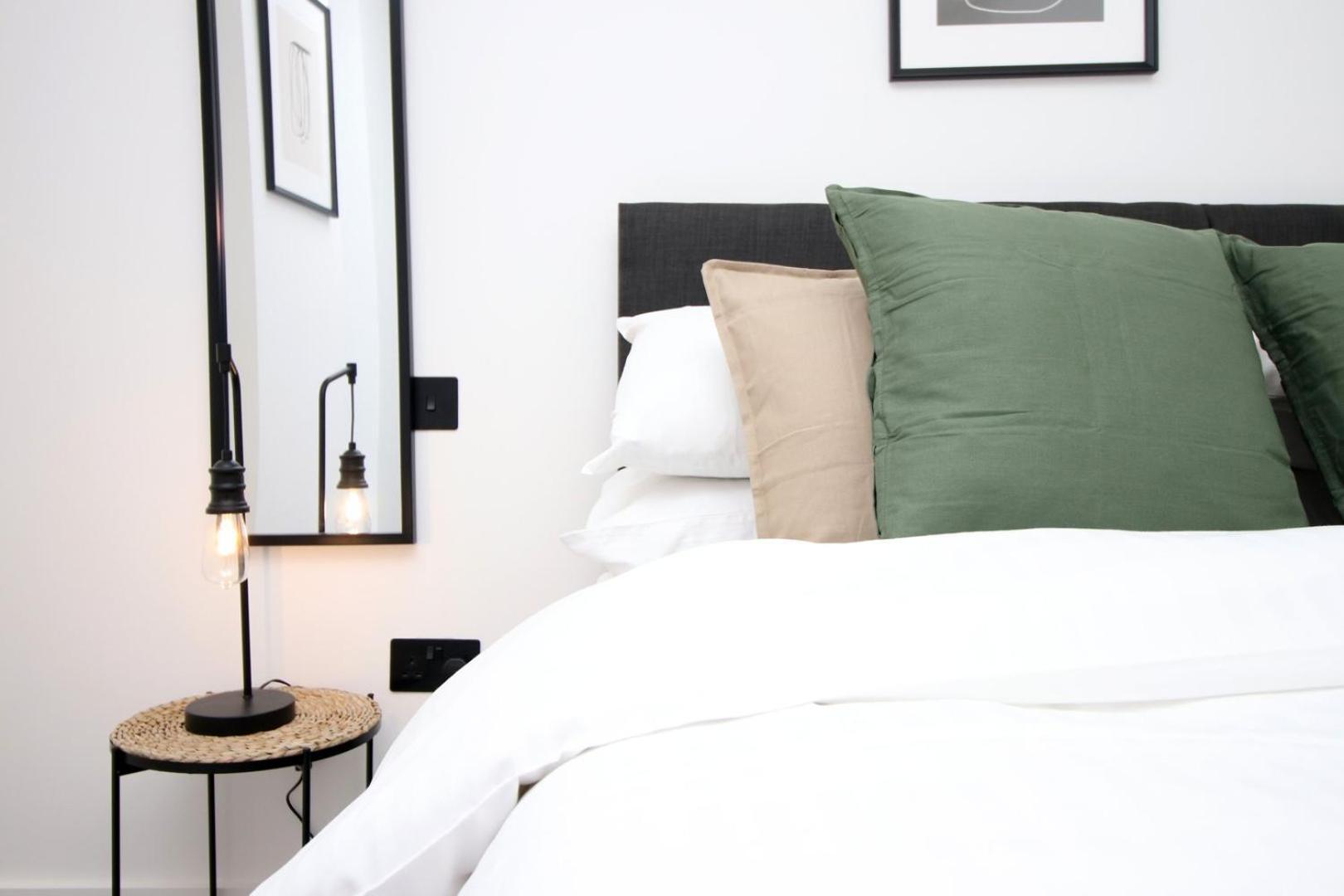 2 Bedroom With Free Parking スウィンドン エクステリア 写真