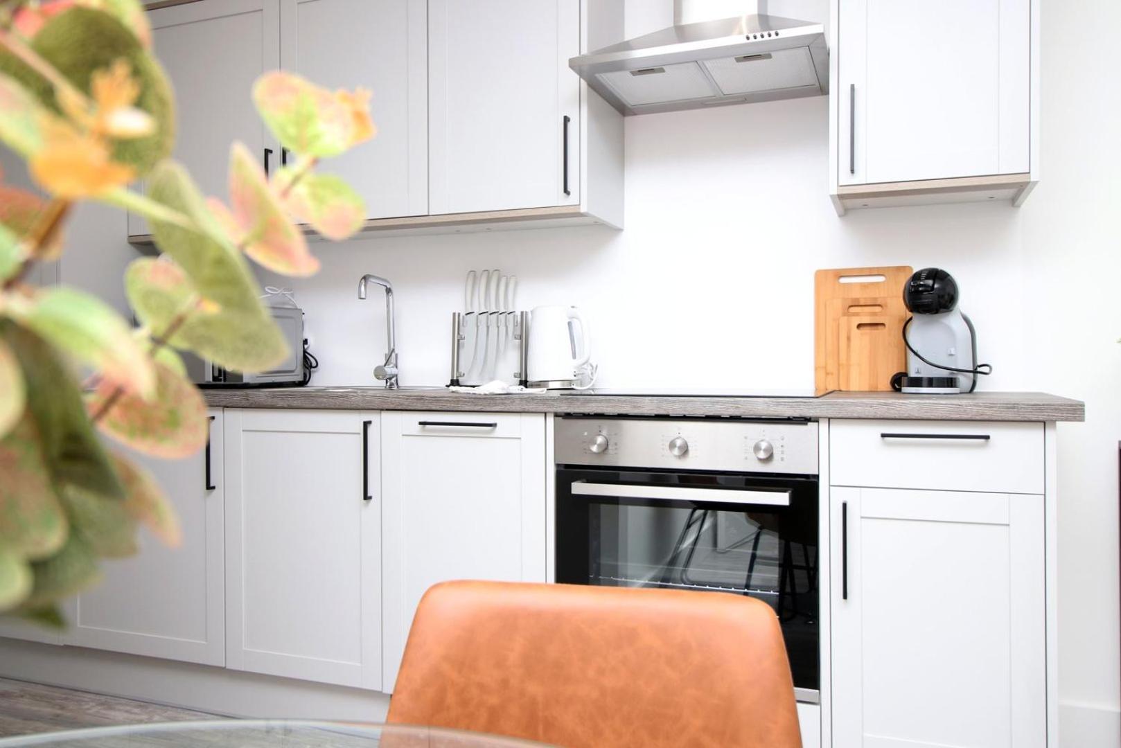 2 Bedroom With Free Parking スウィンドン エクステリア 写真