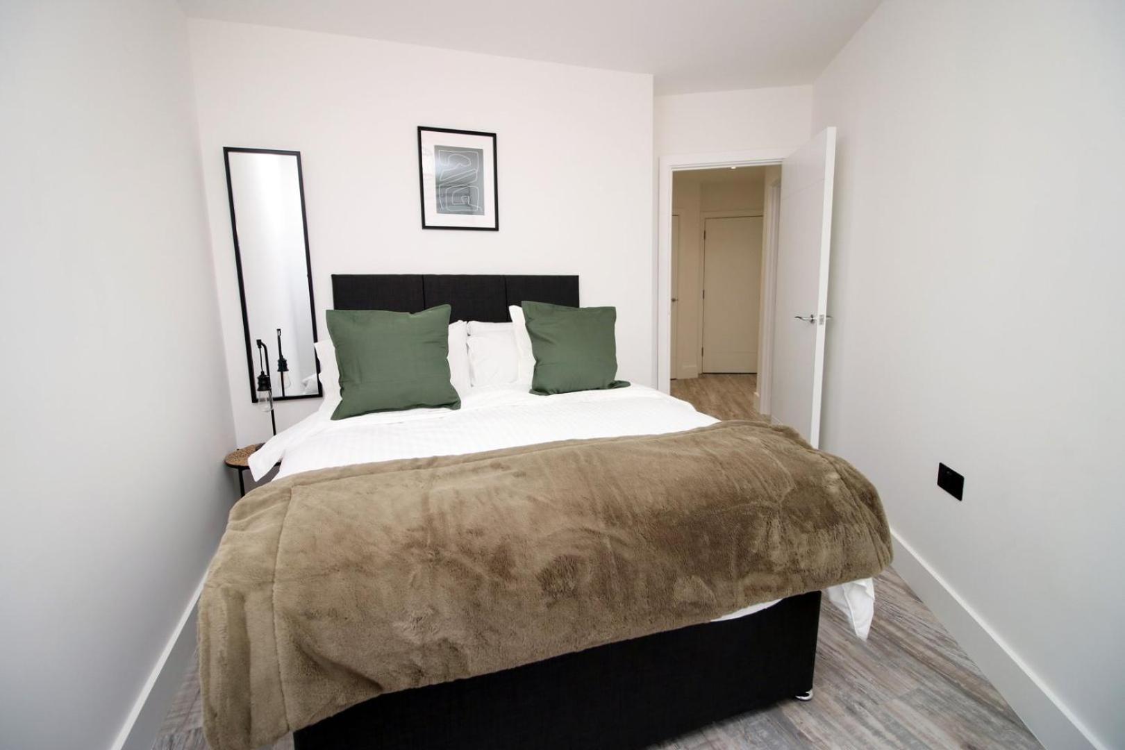 2 Bedroom With Free Parking スウィンドン エクステリア 写真