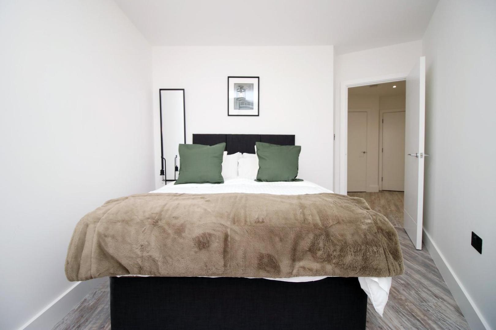 2 Bedroom With Free Parking スウィンドン エクステリア 写真