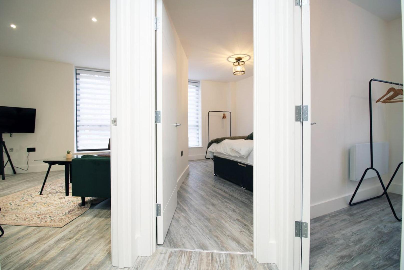 2 Bedroom With Free Parking スウィンドン エクステリア 写真